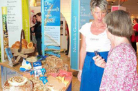 Bild: Besucher der Wanderausstellung