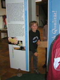 Bild: Besucher der Wanderausstellung