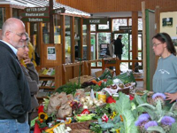 Bild: Besucher der Wanderausstellung