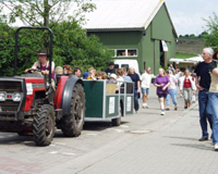 Bild: Besucher der Wanderausstellung