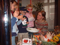 Bild: Besucher der Wanderausstellung