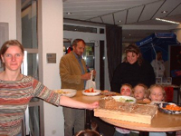 Bild: Besucher der Wanderausstellung