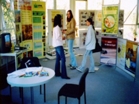 Bild: Besucher der Wanderausstellung