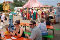 Besucher im Ökodorf